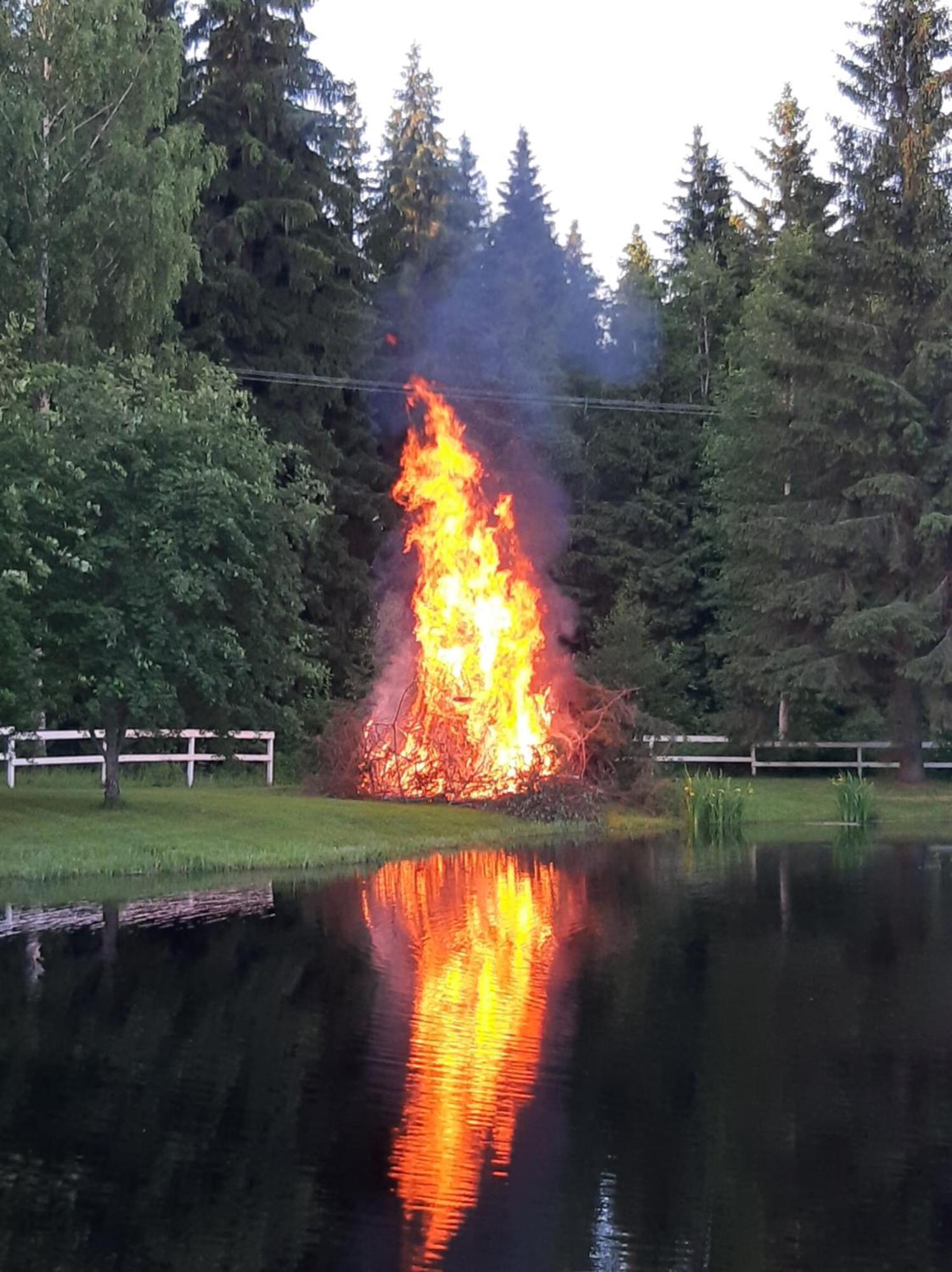 Hotel Huhtaniemen Moekkikylae Veteli Exterior foto